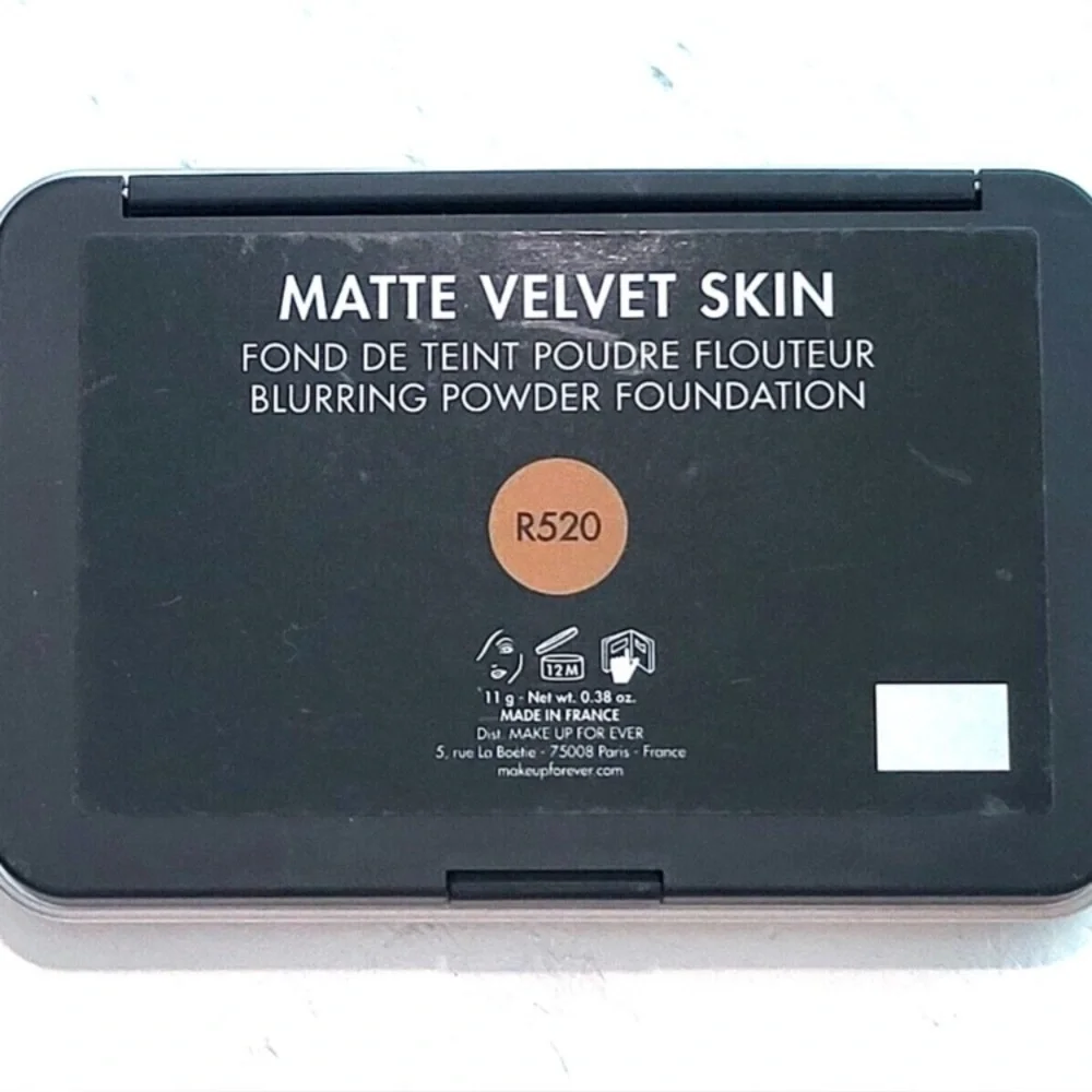 Make Up For Ever Matte Velvet Skin Blurring‎ Powder Foundation – R520 – NEW